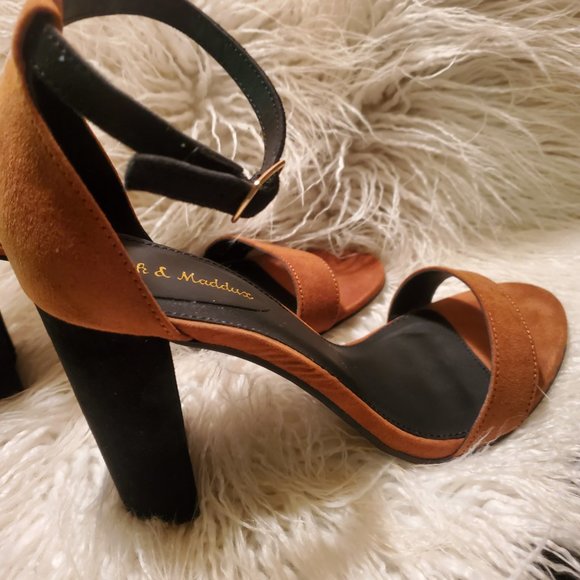 Suede ankle strap sandal - Picture 9 of 14